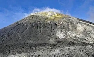 Gunung di NTT Erupsi, Ribuan Warga Mengungsi