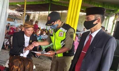 Hajatan di Karanganyar Boleh Ada Tamu dan Dilayani Model Piring Terbang