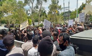 Ratusan Pekerja Seni di Madiun Demo: Aku Ora Butuh Dana Bantuan, Mung Butuh Pakaryan!