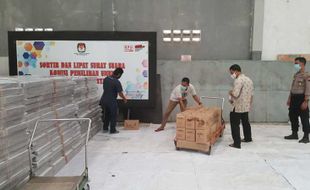 KPU Solo Dapat Tambahan 2.424 Bilik Suara Dan APD Untuk Pilkada 2020