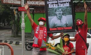 Penghormatan Sederhana Warga Solo untuk Legenda Arseto Ricky Yacobi