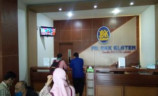 Kena PHK, Puluhan Pegawai PD BKK Klaten Geruduk Kantor Pusat