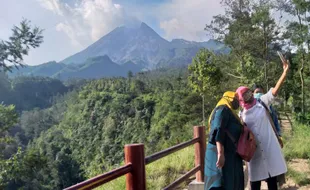 Status Siaga, Banyak Orang Justru Dekati Gunung Merapi Dengan Berwisata Ke Deles Klaten