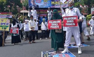 Ormas Islam Gelar Aksi di Depan DPRD Klaten Tolak UU Cipta Kerja dan Kecam Presiden Prancis