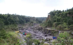 Pertama Sejak Merapi Siaga, Banjir Lahar Hujan Terjang Alur Kali Woro Klaten