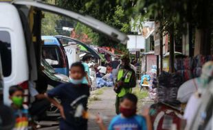 Pedagang Bermobil Nekat Jualan Di Sekitar Pasar Klewer Solo, Wali Kota: Langsung Denda atau Tilang!