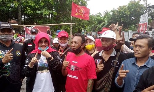 Hiburan di Tengah Pandemi, Cabup Klaten Sri Mulyani Sapa Pemancing di Kali Glogok