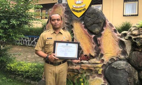 Gagas Sekolah Tanggap Bencana, Kepala SMKN Jenawi Karanganyar Diganjar Penghargaan