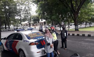 Awas! Nekat Melawan Arus di Alun-Alun Karanganyar Bakal Ditilang