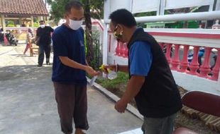 Komunitas Warga Sukoharjo Mandiri Semprot Disinfektan