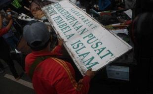 FPI Dibubarkan,  Markas Petamburan "Dibersihkan"