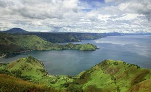 Kisah Letusan Gunung Toba yang Membuat Separuh Bumi Tertutup Abu Bertahun-Tahun