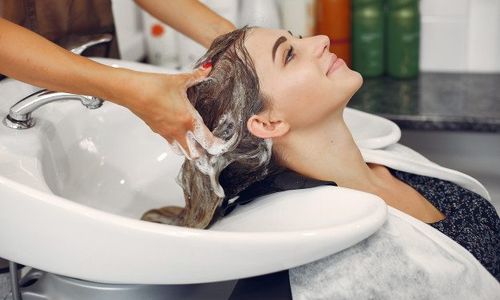 Masih Takut ke Salon, Berikut 5 Tips Hair Spa di Rumah