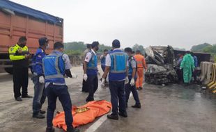 Tragis! Jasad 3 Korban Kecelakaan di Tol Madiun Hangus Terbakar, Semuanya Penumpang Elf