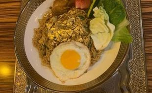 Bukan Bawang Goreng, di Dubai Mi Instan Bertabur Emas