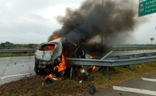 Ini Dugaan Kuat Penyebab Kecelakaan Maut Mobil Terbakar di Tol Sragen