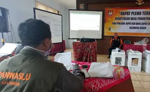 Rapat Pleno Rekapitulasi Suara di Kecamatan Sragen Terapkan Prokes Ketat