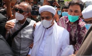 Habib Rizieq Jadi Tersangka di 3 Kasus, Ini Daftarnya