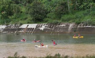 Bahaya! Sungai Bengawan Solo Tercemar Mikroplastik dan Logam Berat, Dari Mana Asalnya?