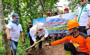 Bukit di Matesih Rawan Longsor, Pemuda Tani HKTI Karanganyar Lakukan Ini