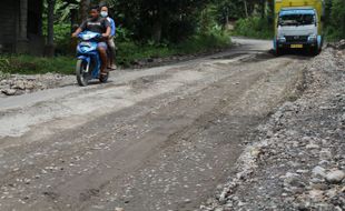 Waduh! Merapi Siaga, Jalur Evakuasi Sidorejo Klaten Malah Rusak Parah