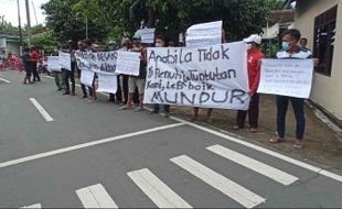 Didemo karena 18 Titik Jalan Gagal Diperbaiki, Kades Pengkok Sragen Minta Maaf