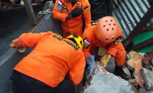 Gempa Majene: 8 Orang Terjebak Reruntuhan, 3 Berhasil Dievakuasi