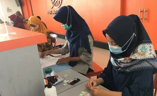 Imbas Perubahan Bea Meterai, Penjualan di Kantor Pos Solo Naik 30%