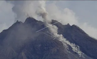 Awan Panas Guguran 8 Kali Meluncur dari Merapi