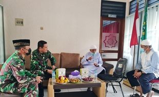 Danrem Warastratama Silaturahmi ke Abu Bakar Ba'asyir di Ngruki