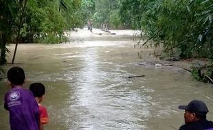 Sungai di Juwok Sukodono Sragen Meluap, 8 Keluarga Mengungsi