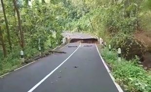 Jembatan Penghubung Paranggupito Wonogiri dan Sadeng Gunung Kidul Putus