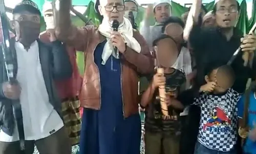 Viral! Anak-Anak Bawa Golok Diajak Jihad Oleh Pemimpin Jemaah Tentara Allah