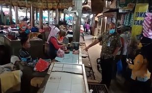 Langgar Prokes, 5 Pedagang Pasar Kebakkramat & Palur Dilarang Jualan