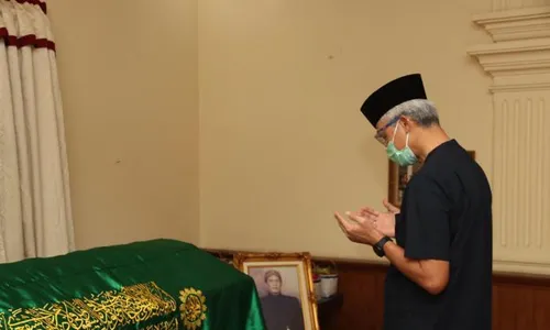 Wali Kota Solo, Gubernur, hingga Danrem Antar Gunawan Wirosaroyo Ke Peristirahatan Terakhir