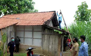 Rumah Kadiyem di Dekat Hutan di Sragen Kembali Diterangi Listrik