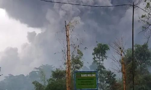 Semeru Sempat Semburkan Awan Panas, PVMBG Imbau Masyarakat Waspada