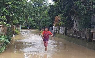 Korban Banjir Di Sukoharjo Mulai Mengungsi, Butuh Bantuan Makanan Siap Saji