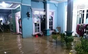 Tanggul Sungai Dengkeng Jebol Sebabkan Banjir, 8 Keluarga di Talangwetan Klaten Mengungsi