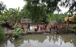 Tambal Tanggul Penyebab Banjir di Pesu Klaten, Tim Gabungan Harus Berkejaran Dengan Cuaca