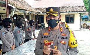 Polisi Awasi Pelaksanaan PPKM Mikro di Sragen