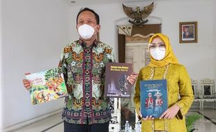 Selesai Jadi Bupati, Ipong Luncurkan 3 Buku Tentang Ponorogo