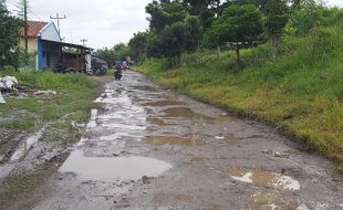 Parah! Begini Kondisi Jalan Rusak di Kadokan Sukoharjo Serupa Lintasan Off Road