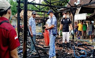 Gegara Konsleting, Rumah Mbah Parti di Toroh Ludes Terbakar