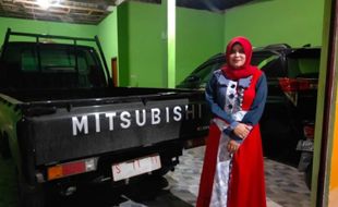 Bu Siti Borong 3 Mobil Sekaligus, Ternyata Dapat Rp18 Miliar dari Kilang Minyak di Tuban