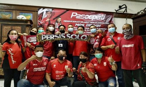 Suporter Serukan Vijaya Fitriyasa dan Manajemen Baru Persis Solo Duduk Bersama