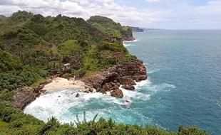 Pesona Wisata Tersembunyi, Pantai Sembukan di Ujung Selatan Wonogiri