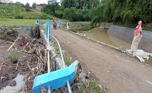 Jembatan Kedungwaduk Sragen Ambyar Diterjang Banjir