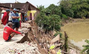 Erosi Kali Mungkung Sragen Makin Parah, Tanah Ambles Hingga 4 Meter