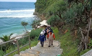 Waspada Gempa & Tsunami, BPBD Siapkan Evakuasi Warga dan Wisatawan Pantai Wonogiri